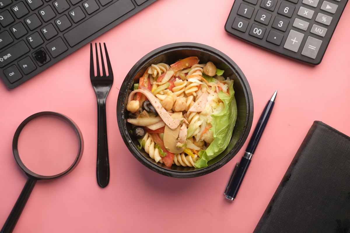 Gesunde Mahlzeit auf Tisch